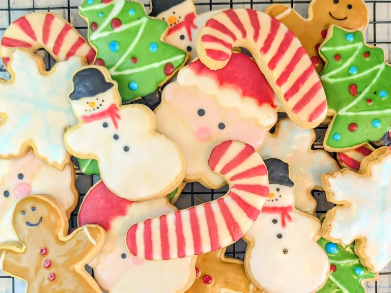 iced christmas sugar cookies